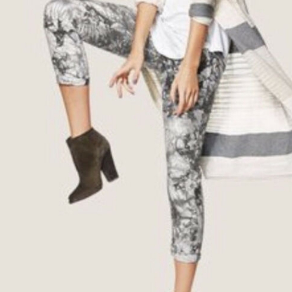 Cabi marble print Jogger style pants. Size M